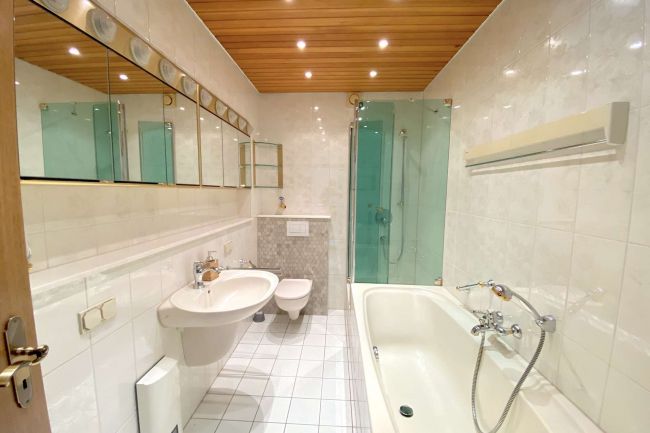92492279_Badezimmer A
