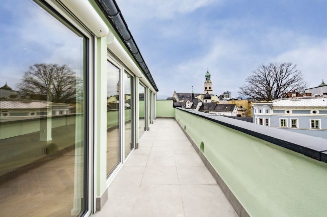 Riesenbalkon mit Alpenblick