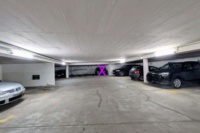 Tiefgaragenstellplatz