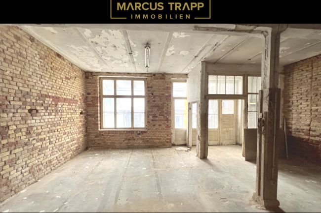 Startbild_Logo_Marcus Trapp Immobilien_schwarz mit KW Kopie.001